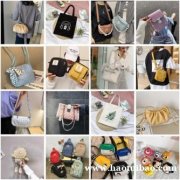 网红斜跨帆布包批发 白色链子斜挎包