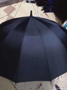 西安银胶长杆伞定做，直杆雨伞，房地产黑色大伞印字