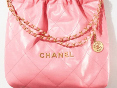 香奈儿22手袋：兼具时尚与实用性