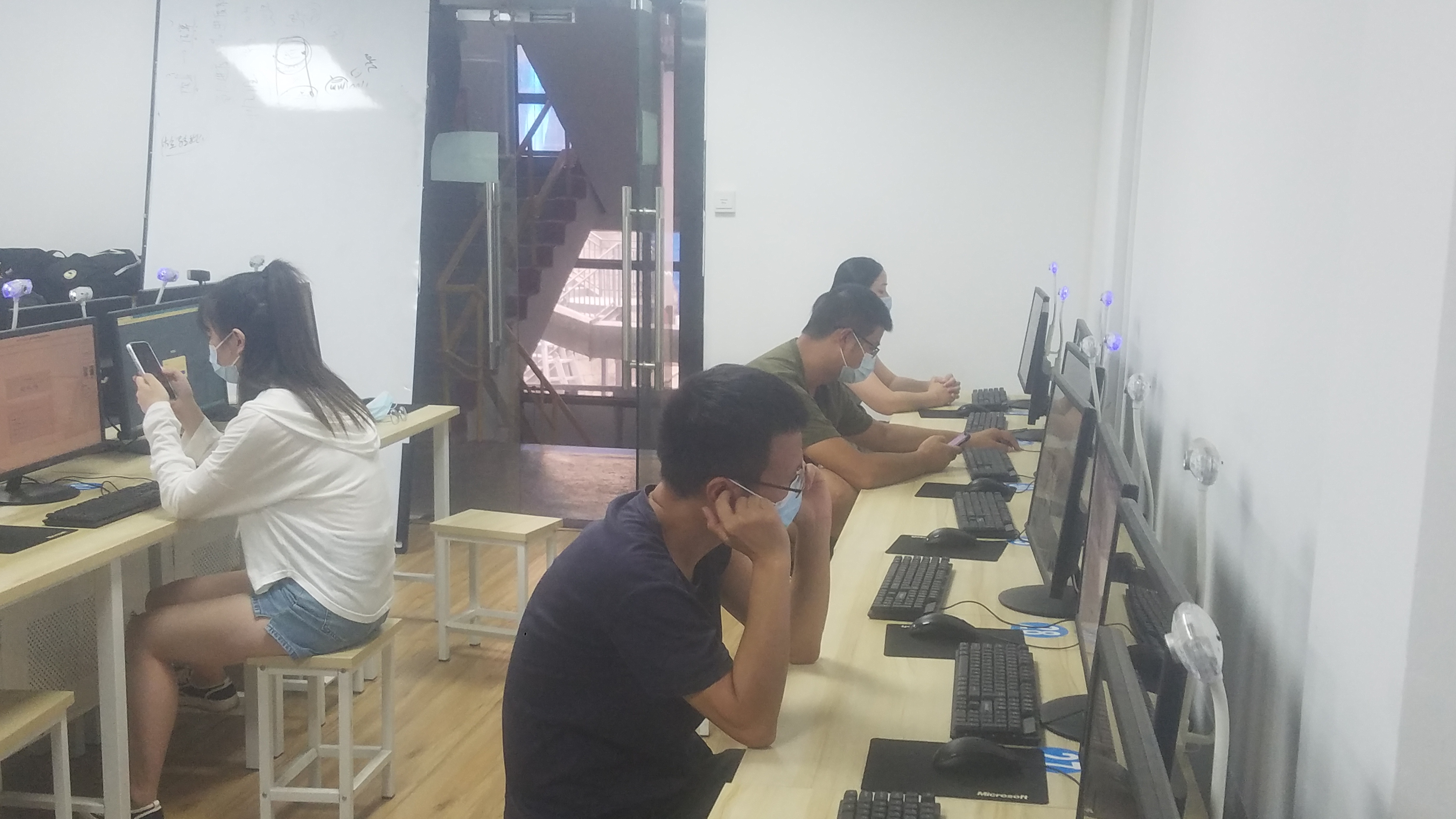 建安教育为你设置了专业的培训课程，让学员体验优质的培训服务