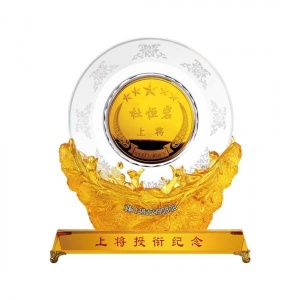 专业制做水晶盘子 创意水晶盘子 带纪念币水晶盘子 款式造型独特