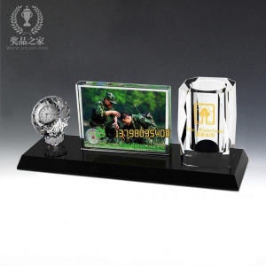 邢台水晶台座纪念品,办公摆件礼品,水晶钟表摆件商会周年庆礼品定做