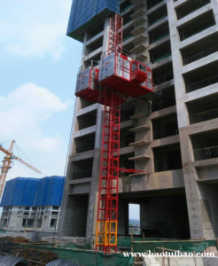 施工升降机司机经过培训，持证上岗代表着从业资质