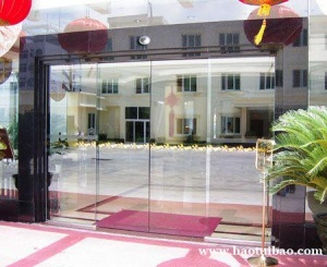 上海闵行区玻璃门GMT818地弹簧关门不复位维修