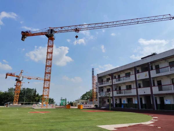 建筑塔式起重设备俗称塔吊
