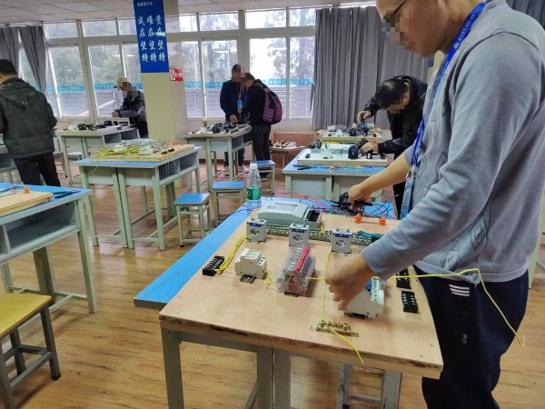 技工证揽丰厚薪资福利