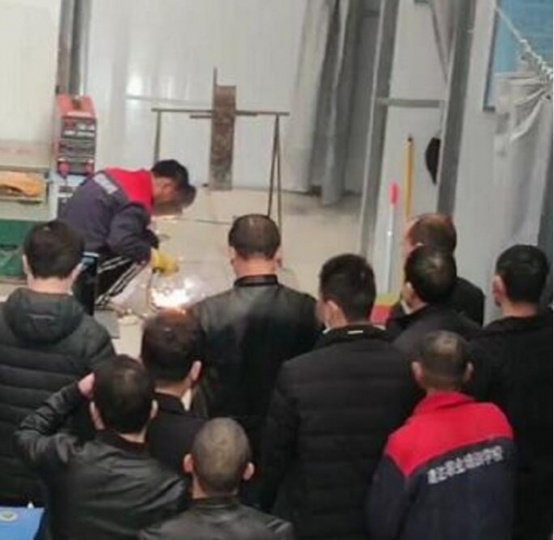 一张建筑技工证