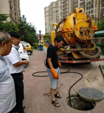 昆明安宁市专车抽粪，化粪池清理，污水池清理，隔油池清理