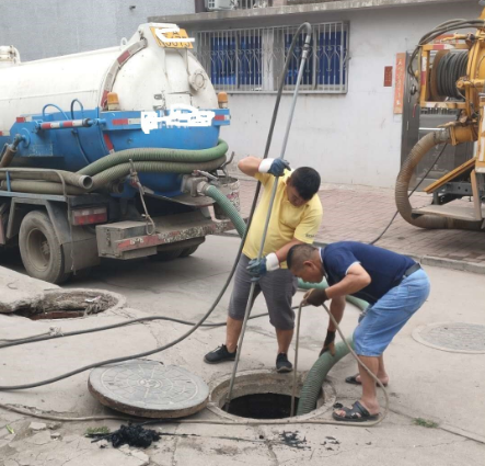 昆明晋宁吸粪车抽粪，污水井清理，隔油池清理，化粪池清理，抽污水