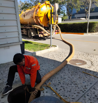 昆明寻甸环卫车抽粪 污水井清掏 化粪池清理 高压清洗 隔油池清理